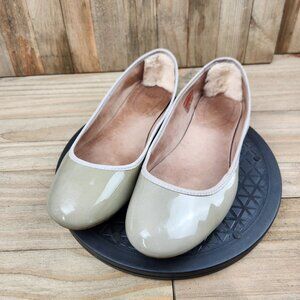 Womens Ugg Antora size 8 Patent Leather Slip On Flats